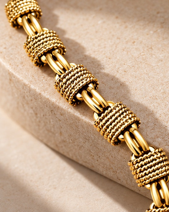 Collier à chaînes multiples en acier inoxydable plaqué or 18 carats