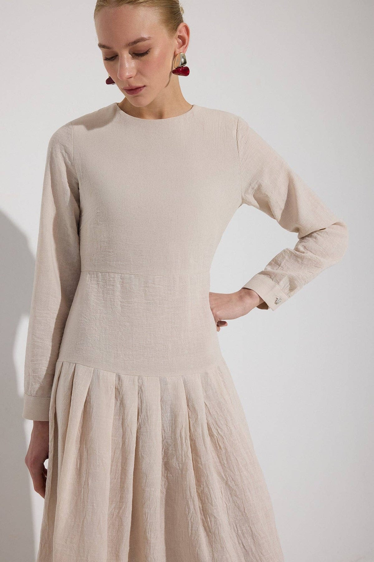 Pleated Waist Maxi Dress – Elegant Long Sleeve Minimal Dress | AVRENDI