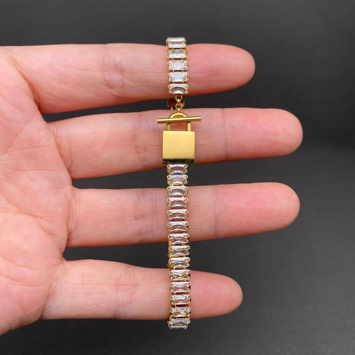 Zircon Linked Lock Charm 18K Gold-Plated Stainless Steel Bracelet | AVRENDI