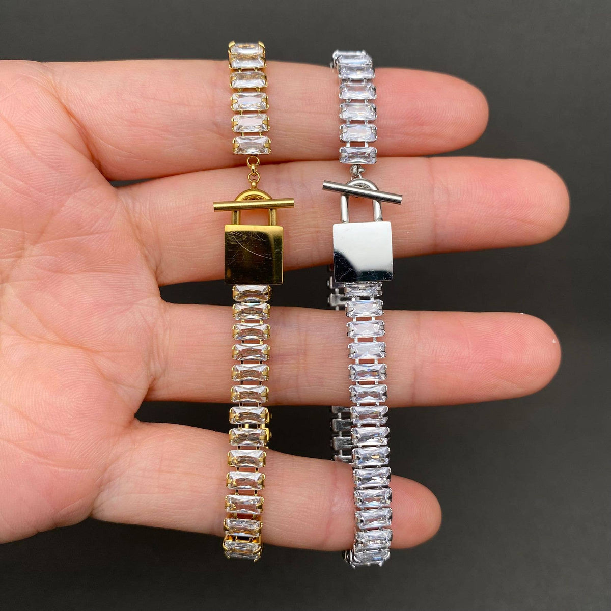 Zircon Linked Lock Charm 18K Gold-Plated Stainless Steel Bracelet | AVRENDI