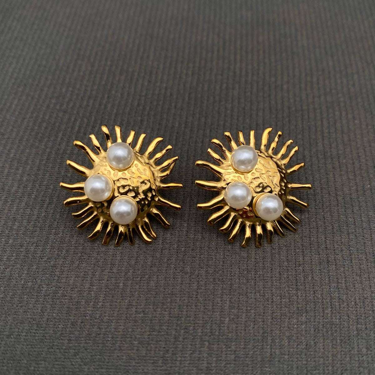 Pearl-inlaid Sun 18K Gold-Plated Stainless Steel Stud Earrings | AVRENDI