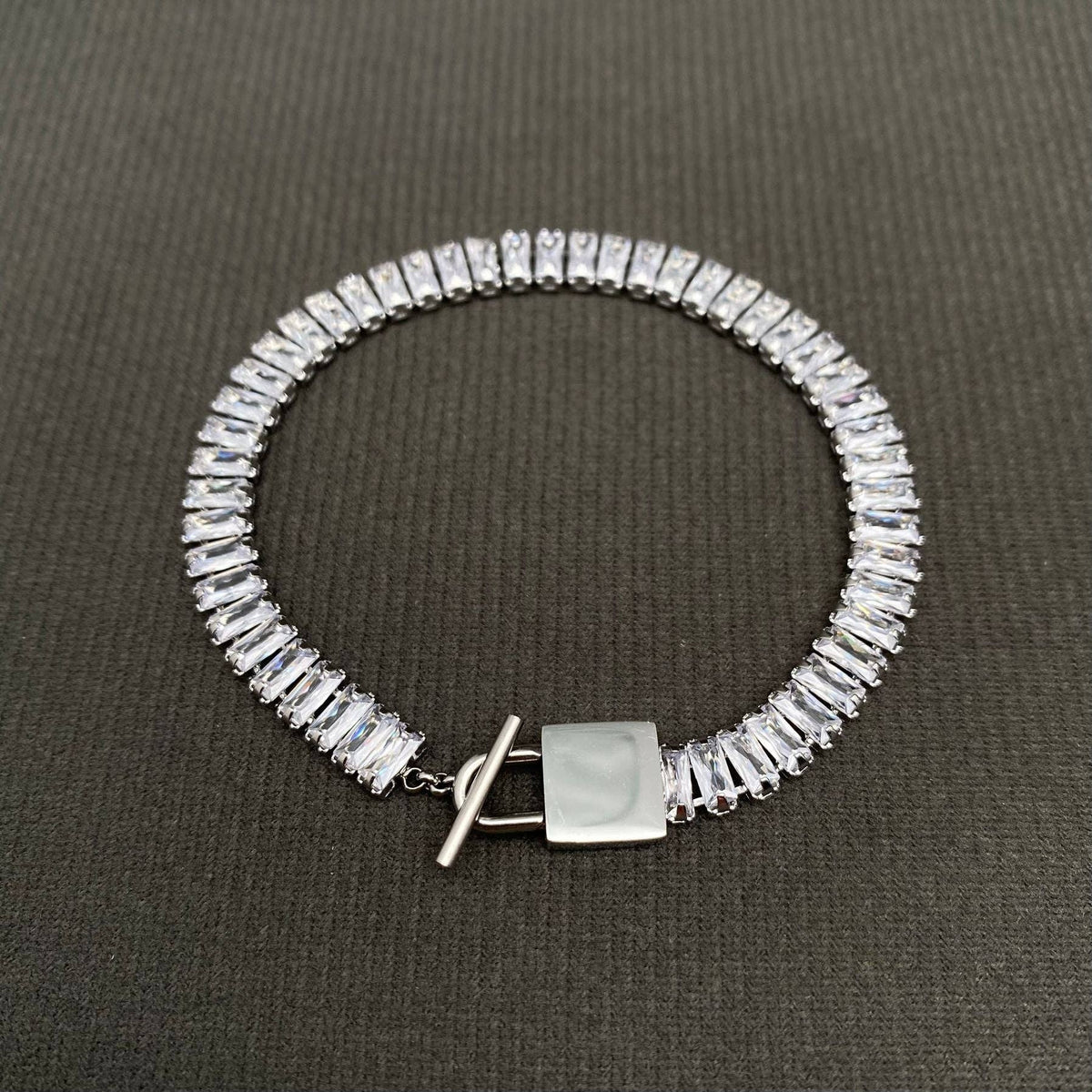 Zircon Linked Lock Charm 18K Gold-Plated Stainless Steel Bracelet | AVRENDI