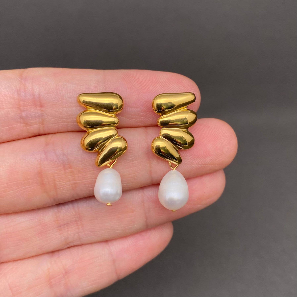 Pearl Glossy Geometric 18K Gold-Plated Stainless Steel Earrings | AVRENDI