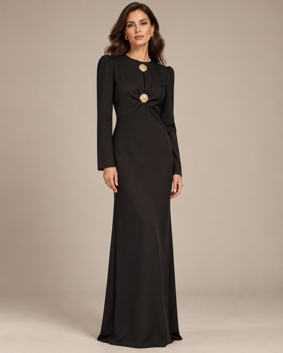 Vestido largo fruncido con botones dorados