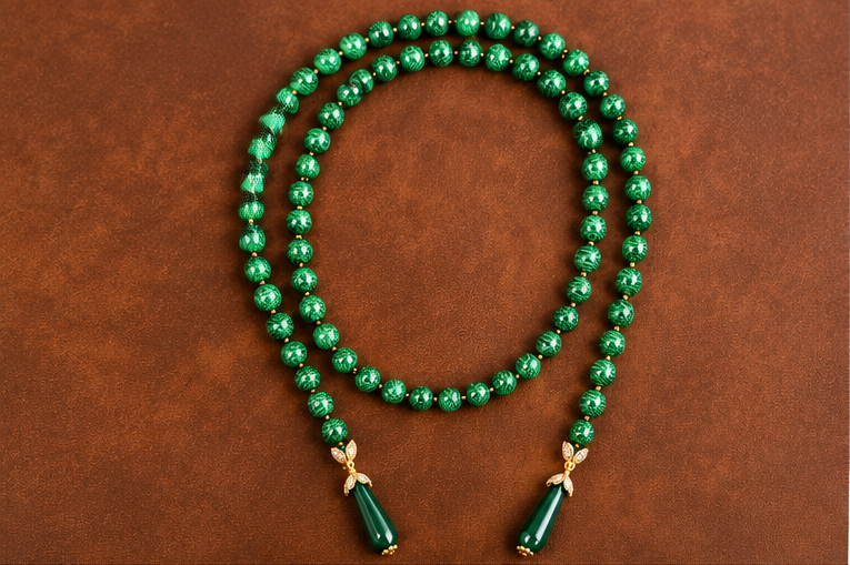 Vintage Elegant Green Malachite 50 inches Sweater Necklace