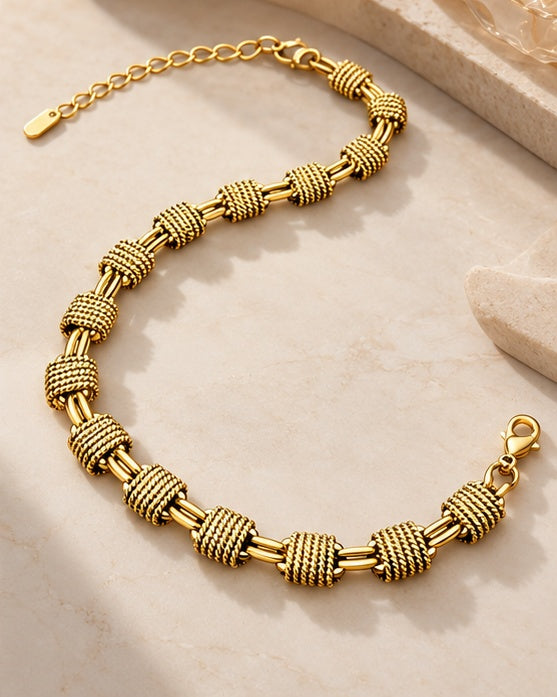 Collier à chaînes multiples en acier inoxydable plaqué or 18 carats