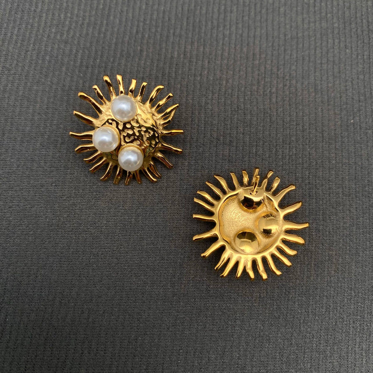 Pearl-inlaid Sun 18K Gold-Plated Stainless Steel Stud Earrings | AVRENDI