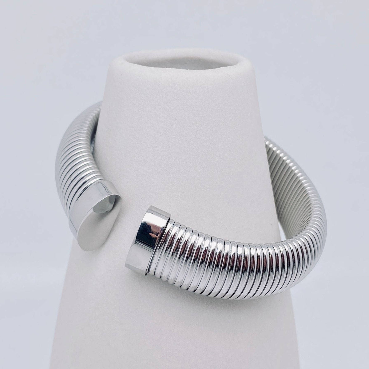 C Shape 18K Gold-Plated Stainless Steel Striped Cuff | AVRENDI