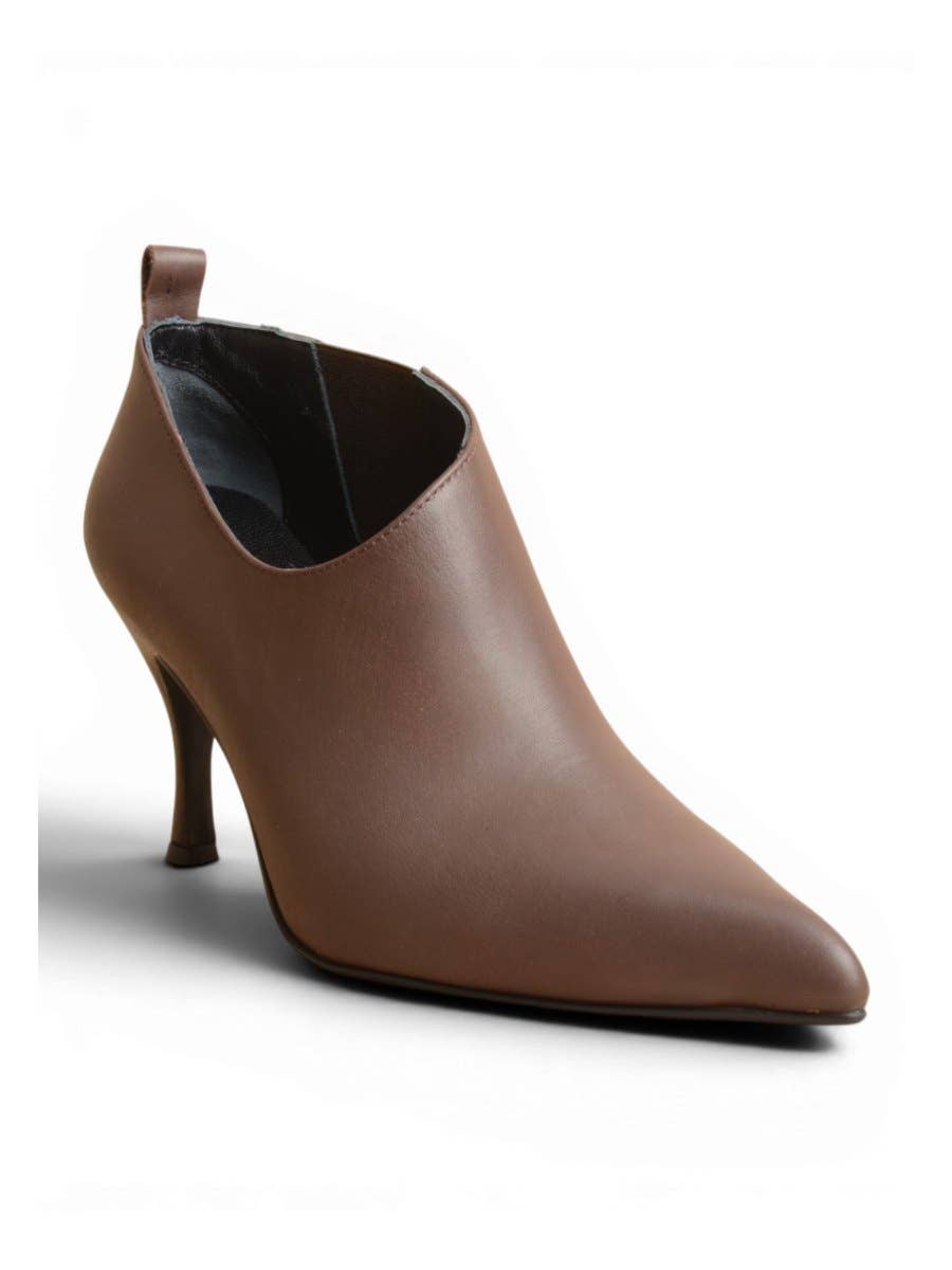 Brown Leather Pointed-Toe Ankle Boots with Elastic Gusset | AVRENDI