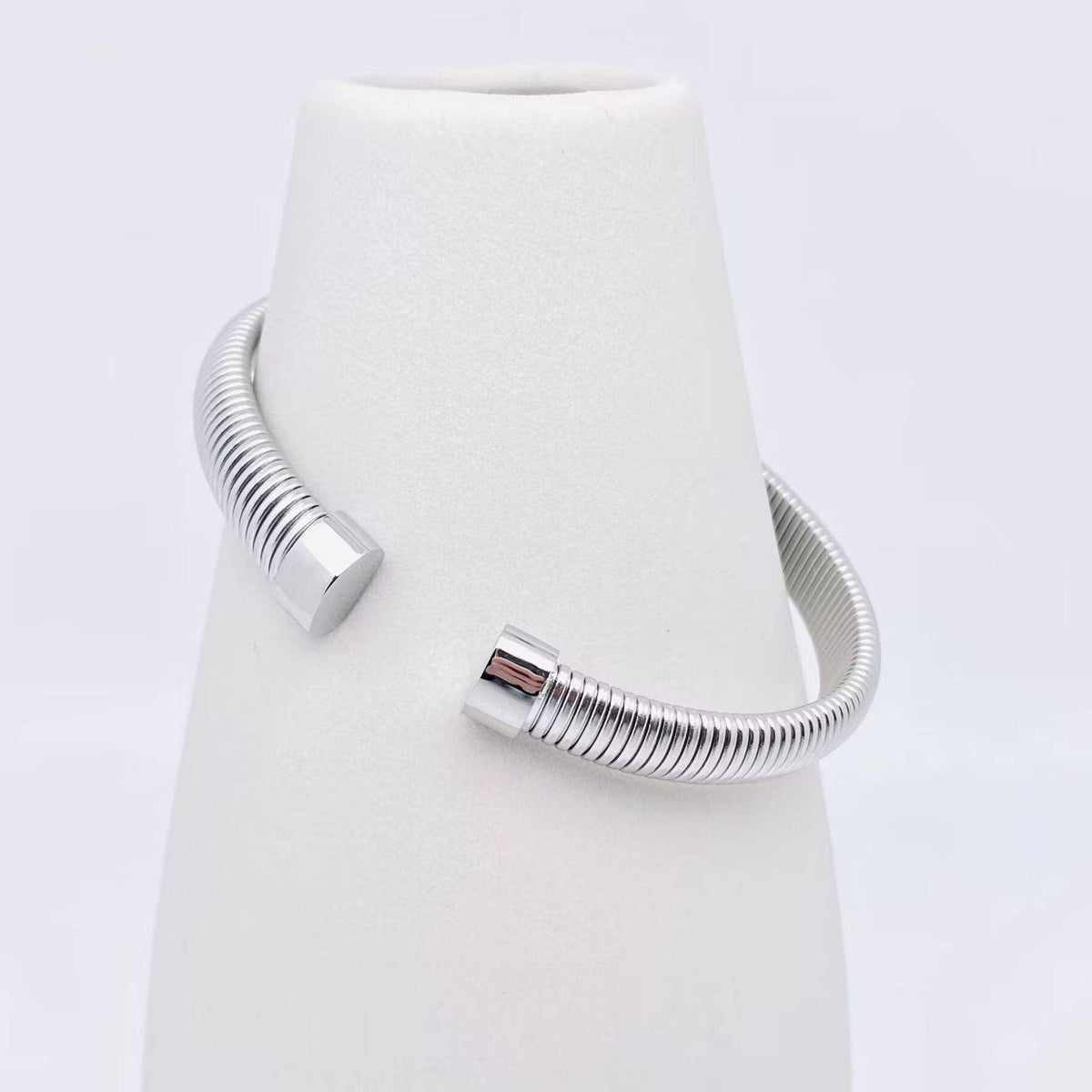 C Shape 18K Gold-Plated Stainless Steel Striped Cuff | AVRENDI