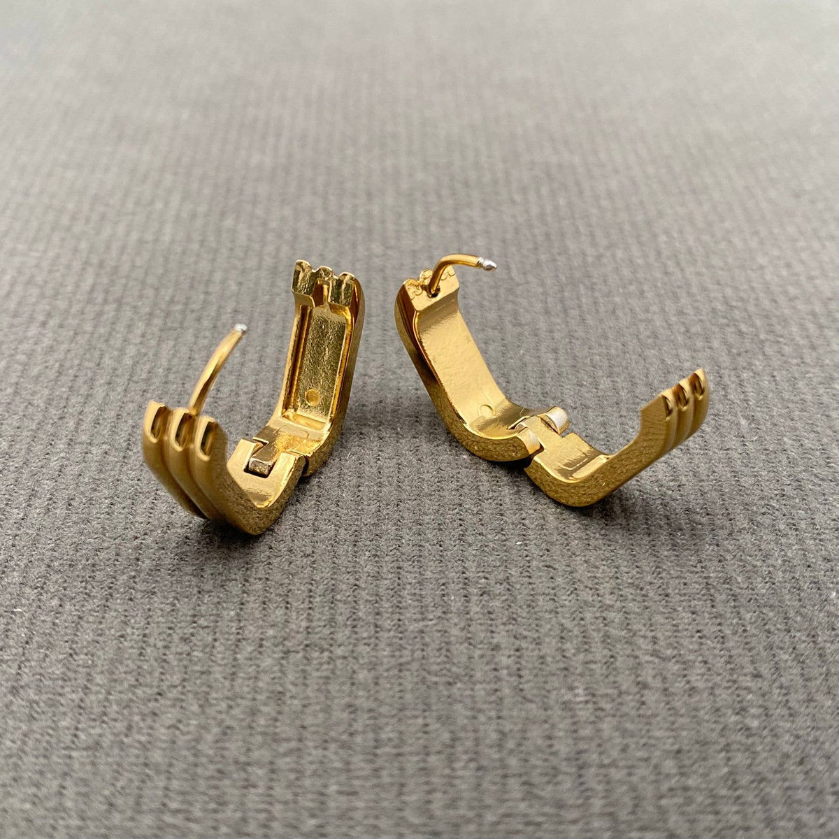 Geometric Stripe 18K Gold-Plated Stainless Steel Hoop Earrings | AVRENDI