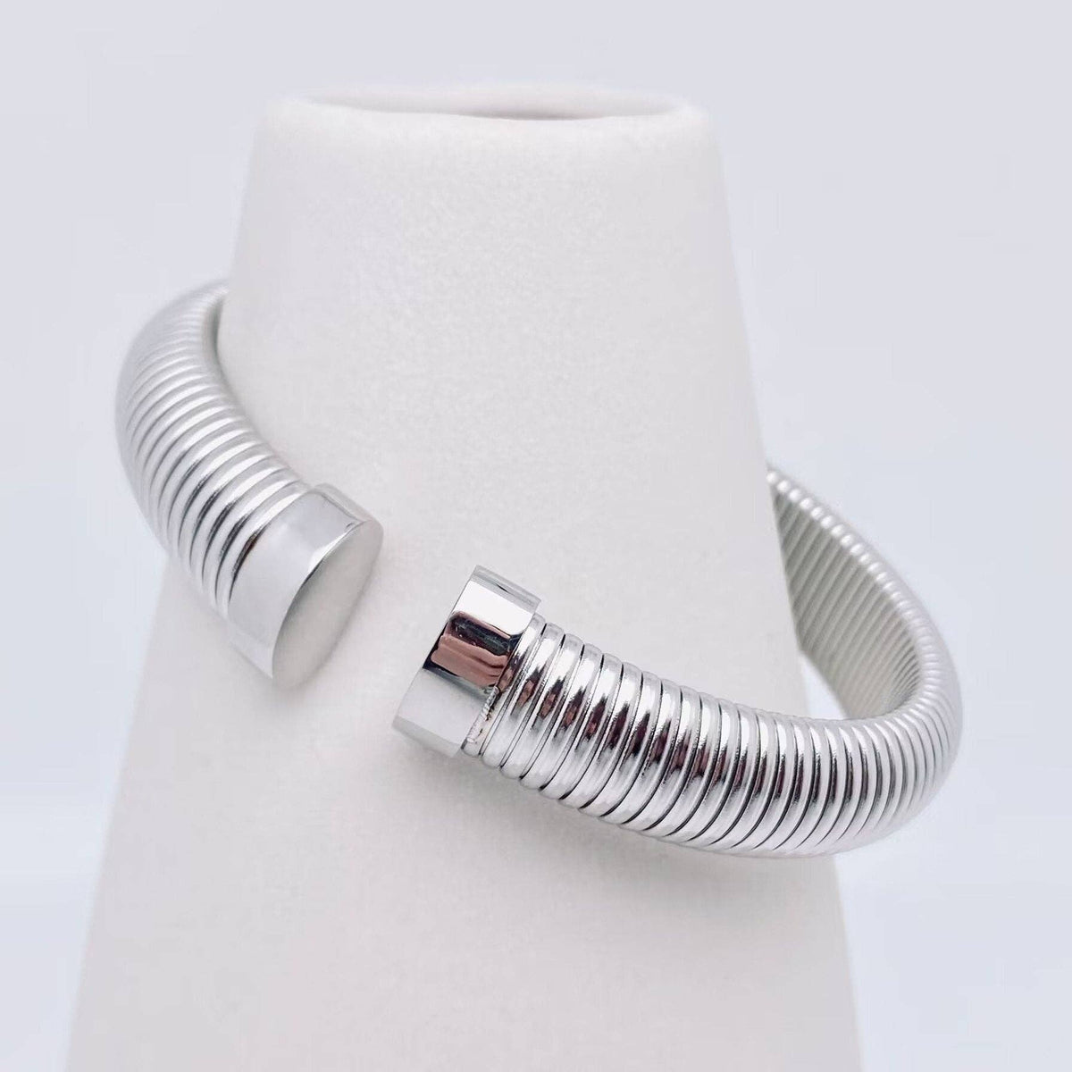 C Shape 18K Gold-Plated Stainless Steel Striped Cuff | AVRENDI